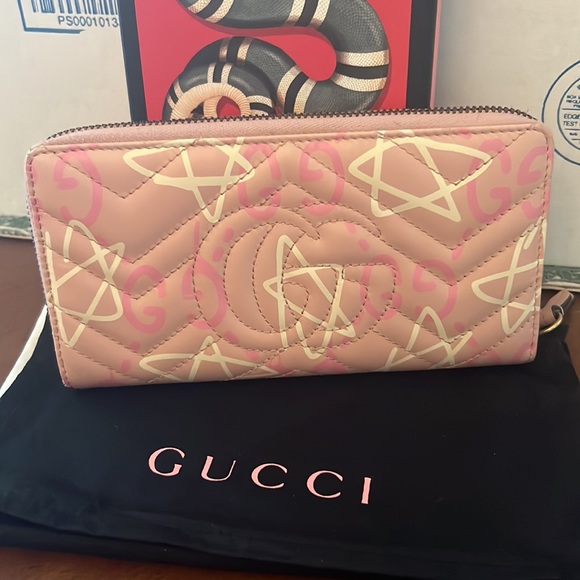 Gucci Ghost Zip Wallet - Picture 6 of 9